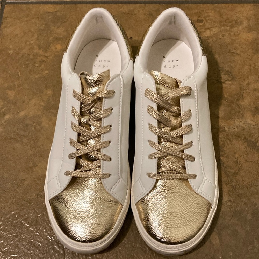 A new day size 9 1/2 shoes. EUC